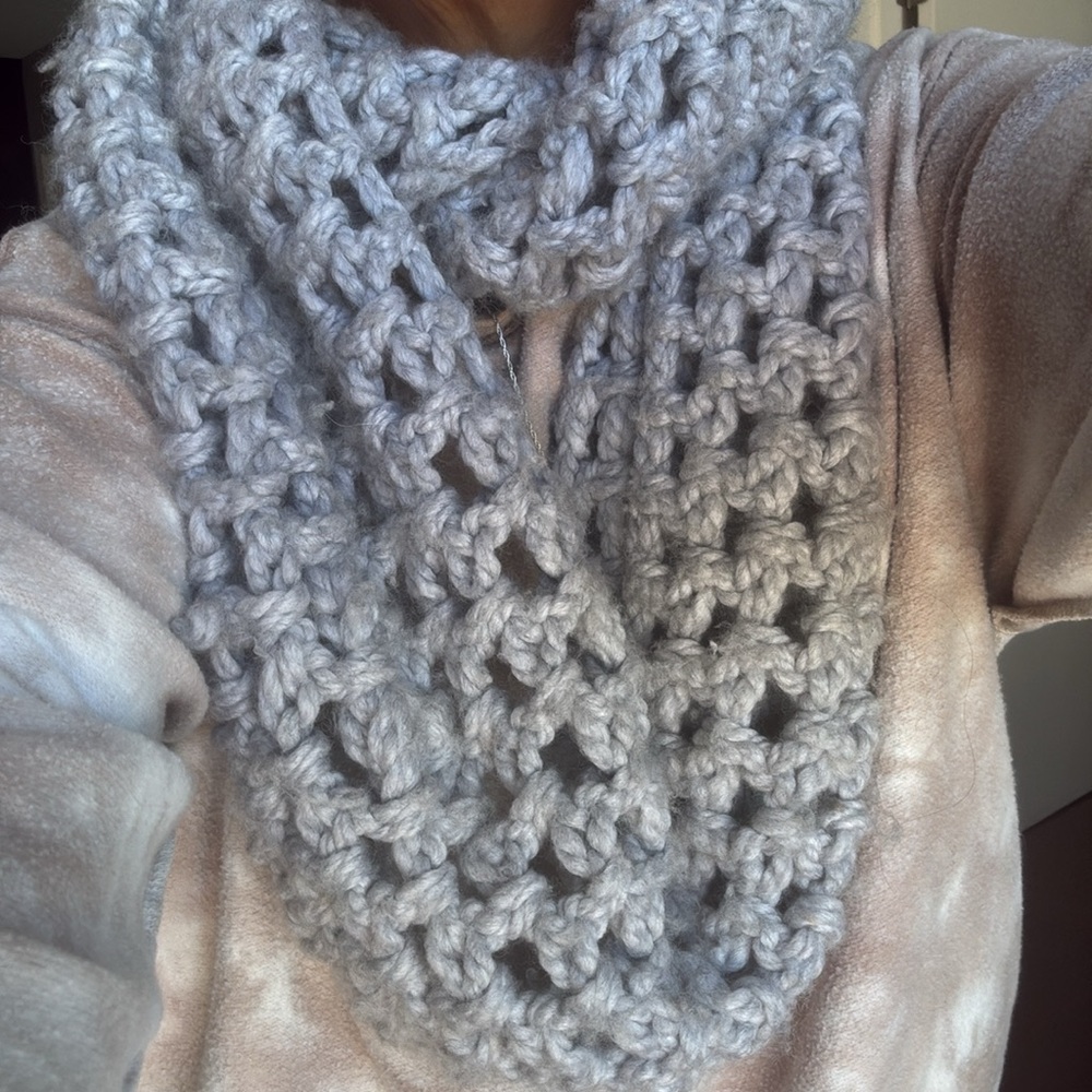 Oversized, chunky knit, infinity scarf !